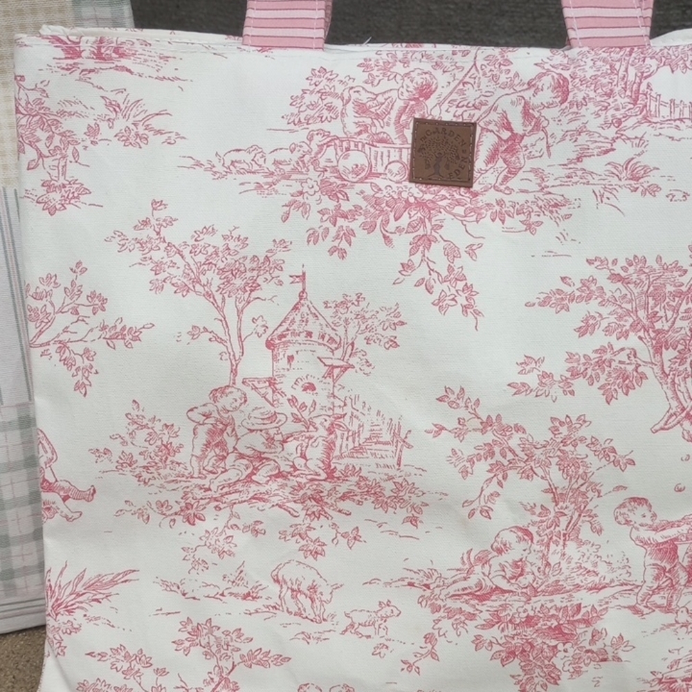 Vintage Style Medium Totes $32 Each - Picture 3 of 6